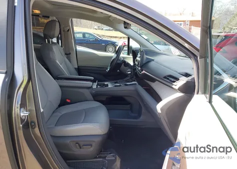 2024 Toyota Sienna Xle z USA, uszkodzony, nr VIN 5TDYRKECXRS208095